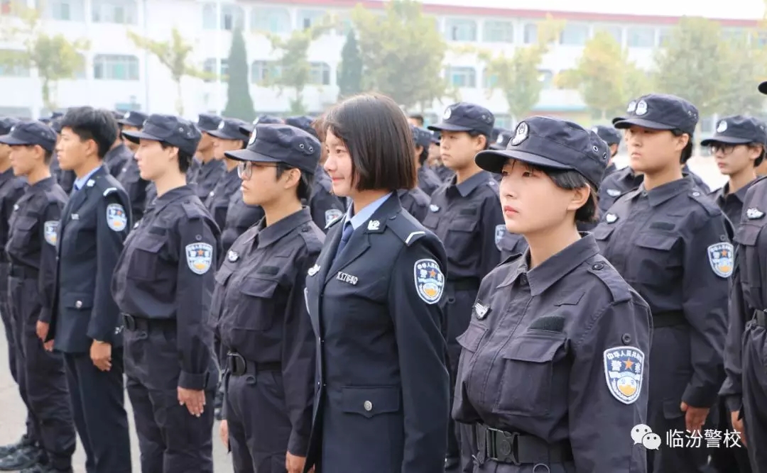 典礼在嘹亮的《中国人民警察警歌》声中圆满落幕.