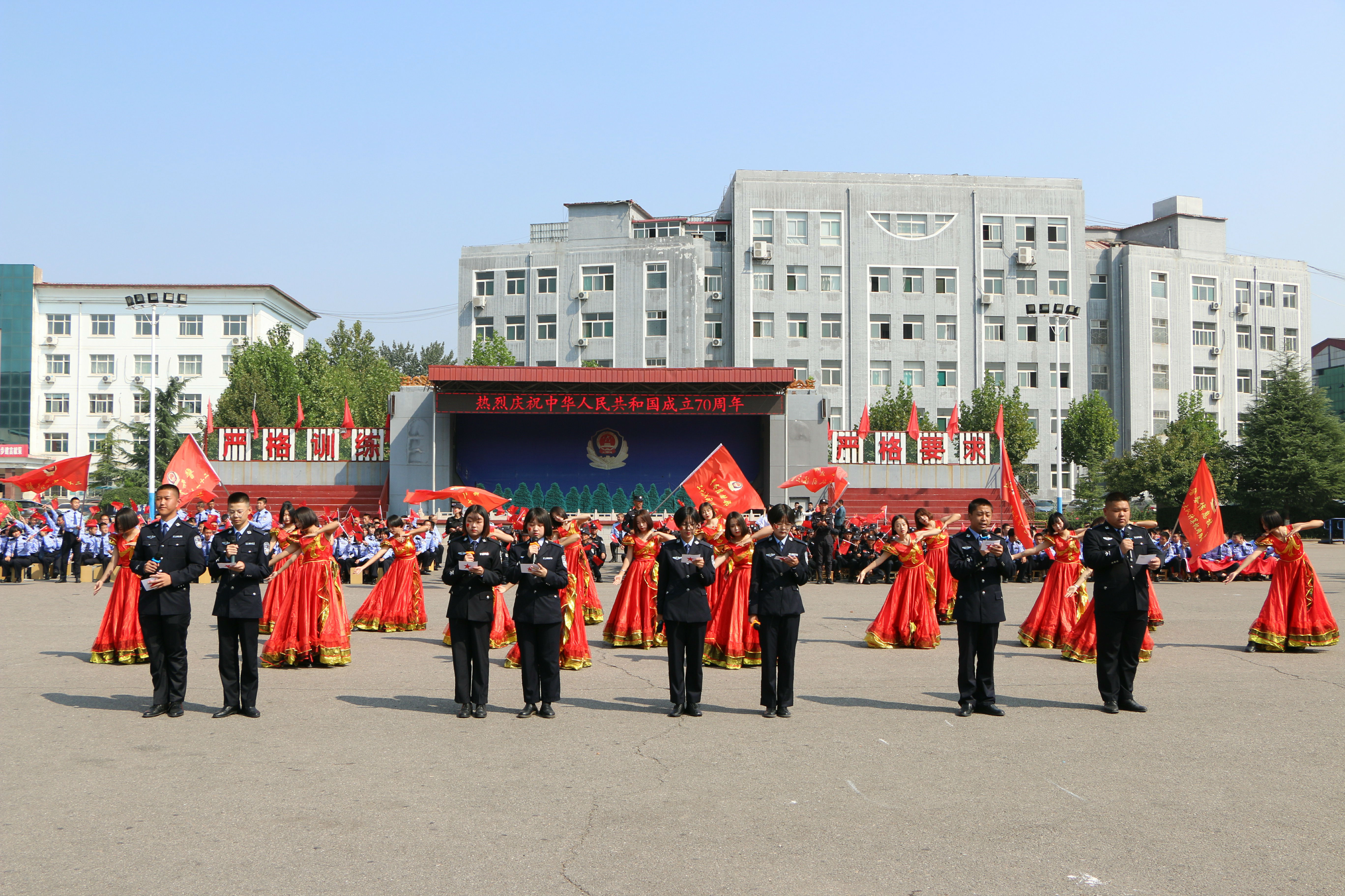配乐诗朗诵《我和我的祖国》 警务技能部.jpg